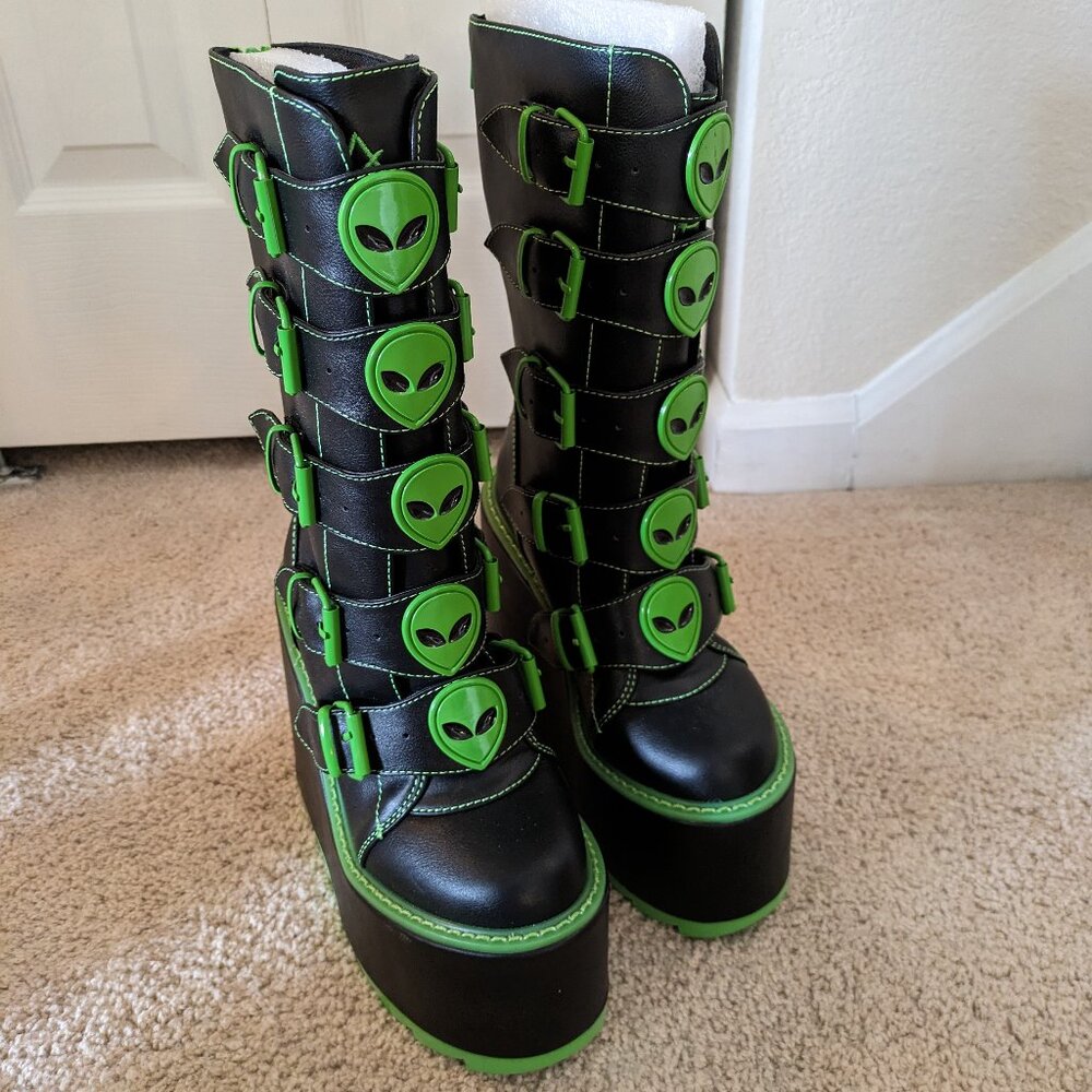 NIB YRU Alien Dune Boots Size 5
